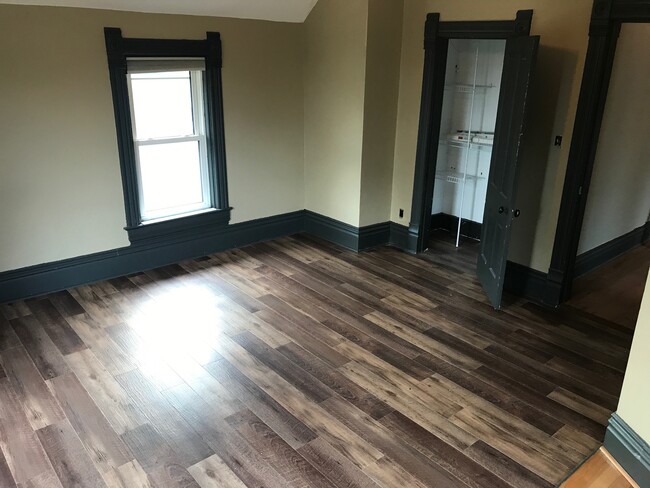 427 W Pleasant St unit 2, Mankato, MN 56001 - photo 2