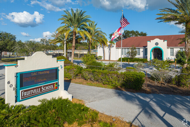 Niche gives Fruitville Elementary School a grade of an A-.