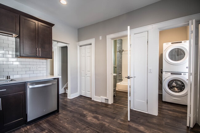 1014 E Pearson St, Milwaukee, WI 53202 - photo 5