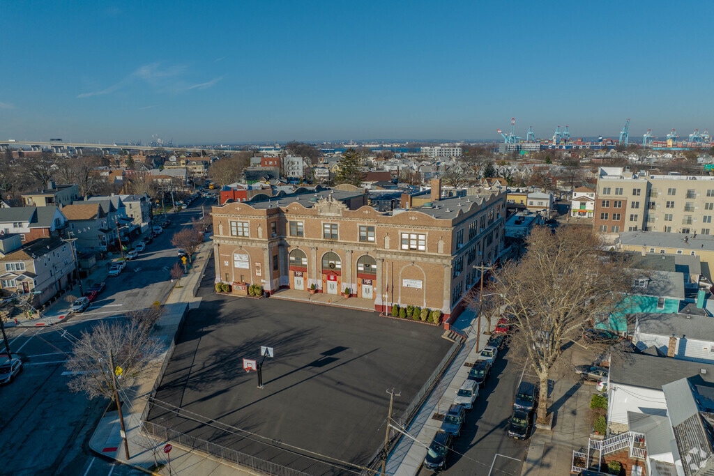 Mary J Donohoe Elementary is located only a 2 minute walk away from a local parl.