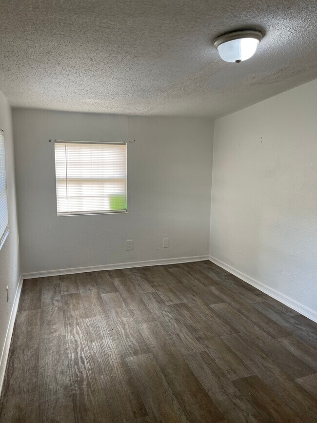 8722 N Brooks St, Tampa, FL 33604 - photo 7