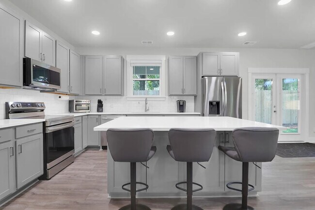 2755 Tyler St, North Charleston, SC 29406 - photo 4