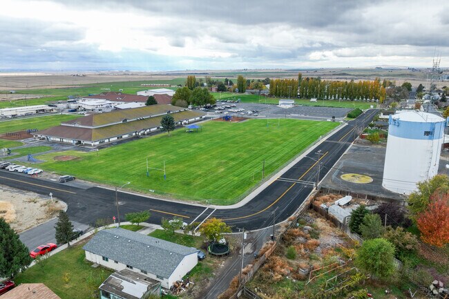 Warden High School earns a C from Niche.