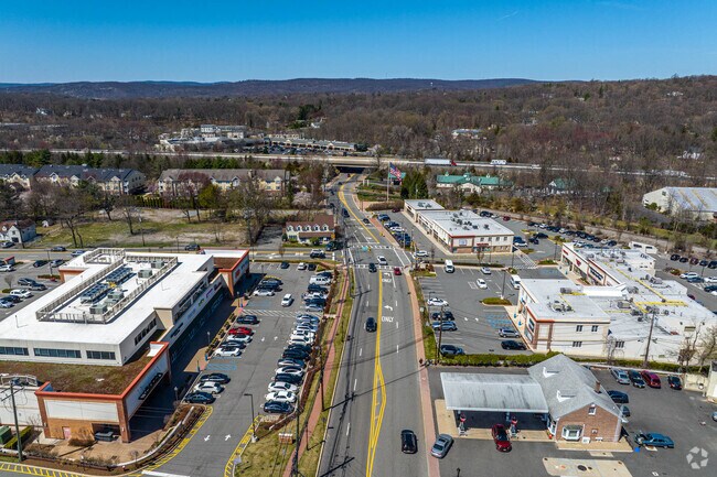 Shop all throughout Franklin Lakes with local shopping centers.