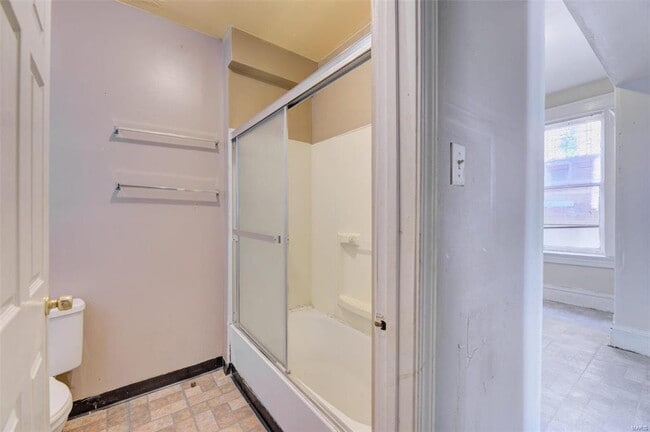 4427 Athlone Ave unit 1st Floor, Saint Louis, MO 63115 - photo 6