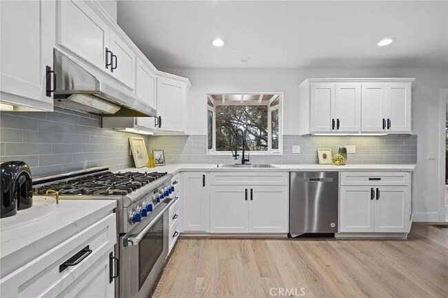 21171 Colina Dr, Topanga, CA 90290 - photo 6