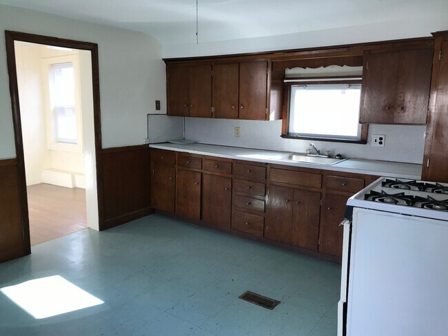 7 Court St unit 1, Woburn, MA 01801 - photo 5