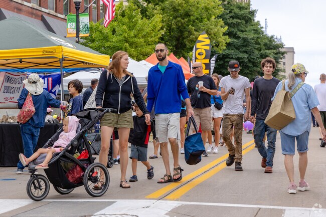 In the summer, Oshkosh Farmers Market features approx. 120 vendors  every Saturday.