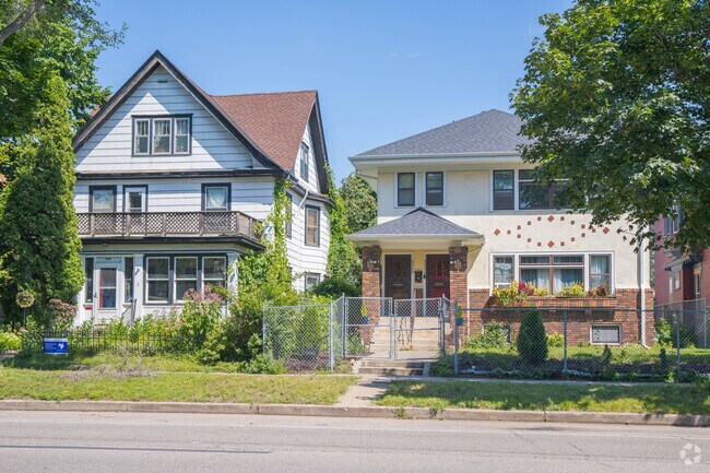 A duplex and a bungalow in the Central neighborhood.