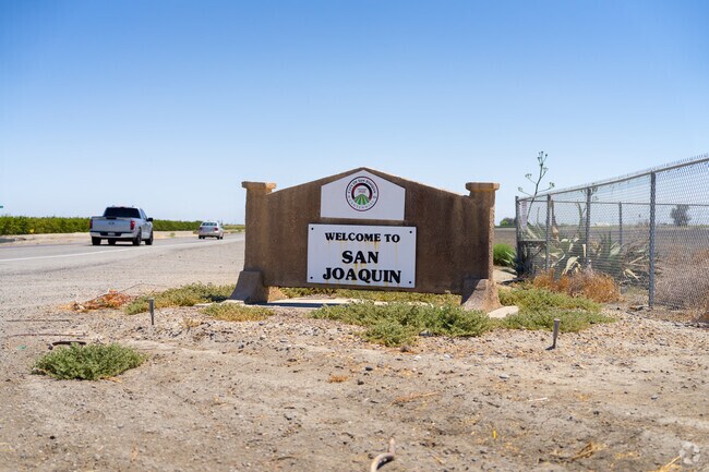 Welcome sign marks the entrance to San Joaquin’s peaceful community.