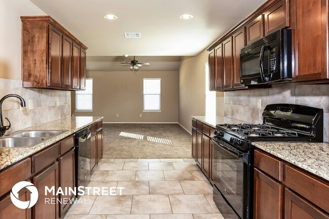 7412 Comrade Ln, Yukon, OK 73099 - photo 6