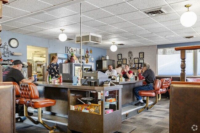 Roger's Restaurant in Willamette, OR is a neighborhood diner serving American fare.