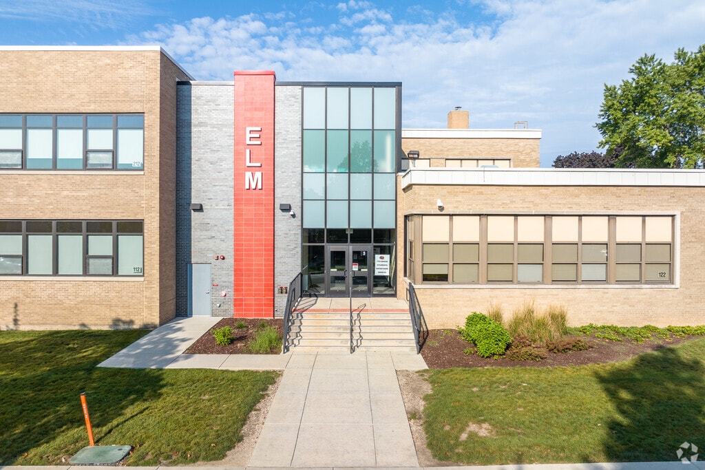 Elm Middle School is an above-average, public school located in Elmwood Park, IL.