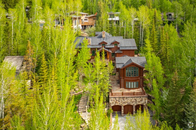 Sleek lines and natural materials define the mansion homes in Vail, Colorado, where architecture meets environment to create dramatic, sunlit interiors and high-altitude luxury just steps from trails and ski lifts.