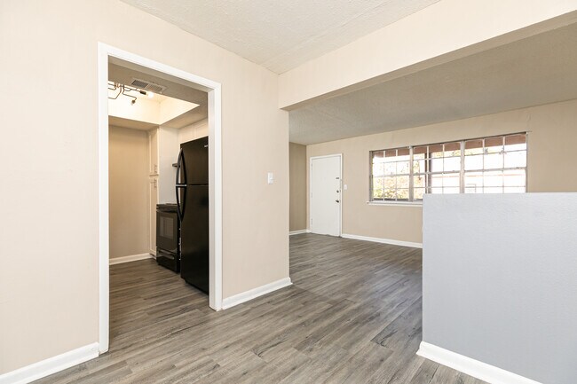 Monarch Villas, Atlanta, GA 30342 - photo 3