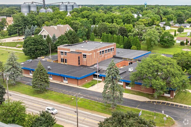 3rd and 4th graders in Delavan Lake can attend Darien Elementary.