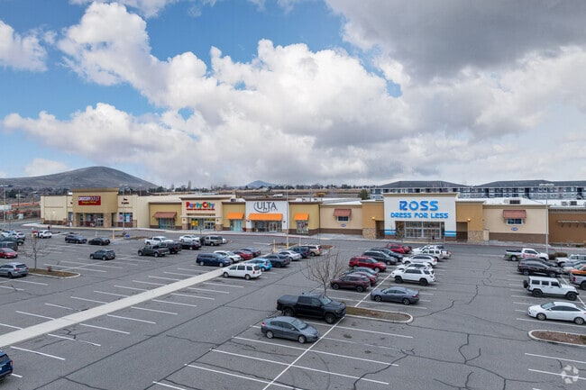 Richland offers several commercial shopping hubs nearby.