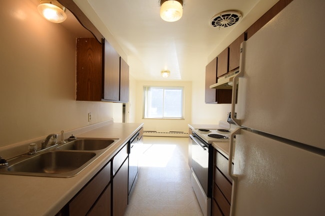 Knollcrest, Mankato, MN 56001 - photo 2