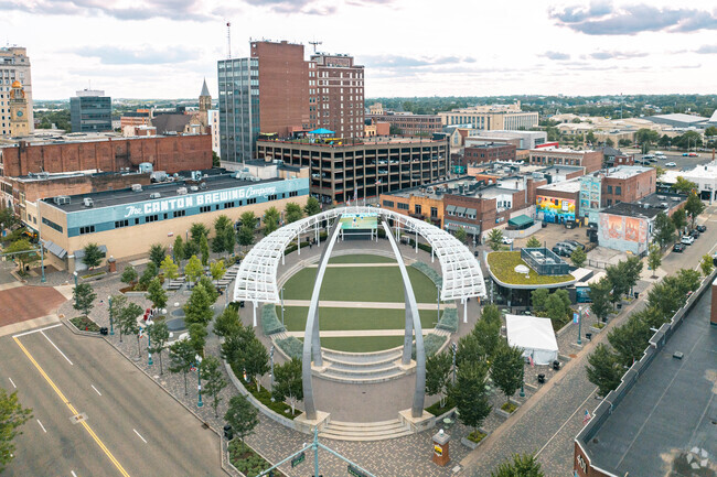 The Washington Square neighborhood is a convenient commute to downtown Canton.