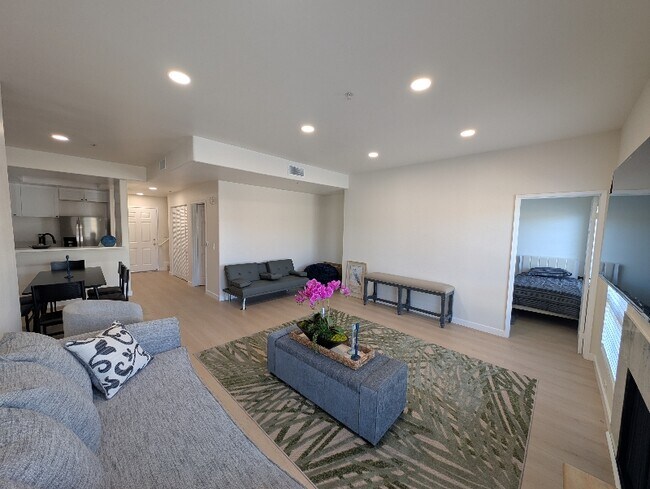 11035 Moorpark St, North Hollywood, CA 91602 - photo 4