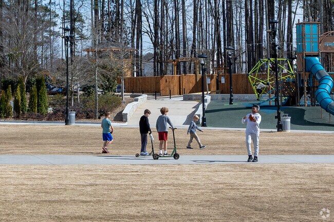 Peachtree Corners Town Green is indeed a vibrant public space located in the heart of Peachtree Corners, Georgia.
