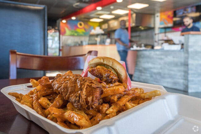 Halaal Taste N Take offers delicious hot chicken designed to melt taste buds in Indian Creek.