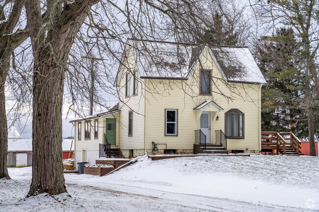 Historic homes located on large properties are prevalent in Arcadia.