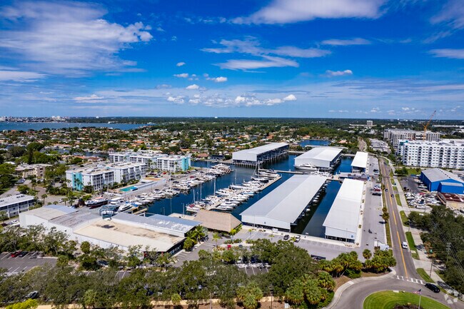 The Maximo Marina and shipyard offers covered and non-covered slips in Maximo Moorings, FL.
