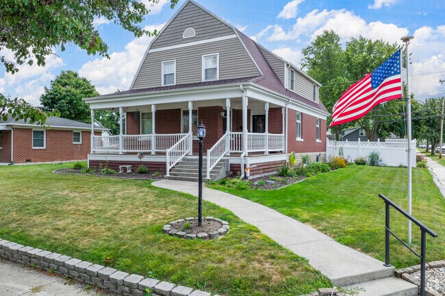 Large mid-century homes often have extra amenities, like covered porches wrap-around gardens.