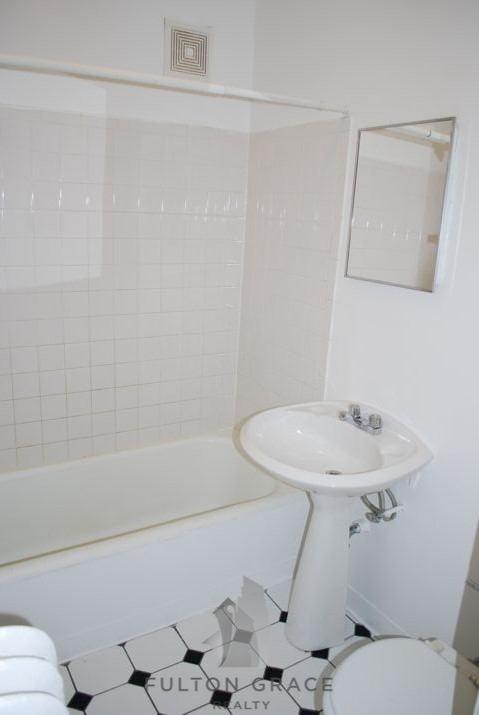 1317 W Estes Ave unit 17-4, Chicago, IL 60626 - photo 3