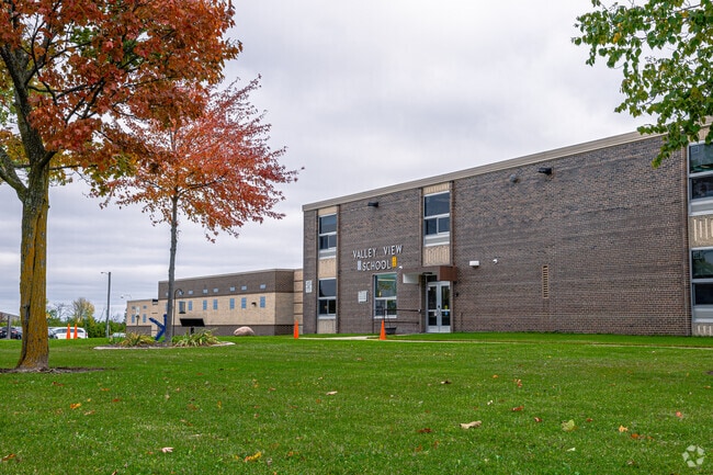 Valley View Elementary School provides education in the neighborhood of 
Menomonee Falls.