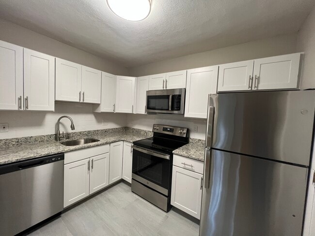 282 Grove St unit 11, Auburndale, MA 02466 - photo 2