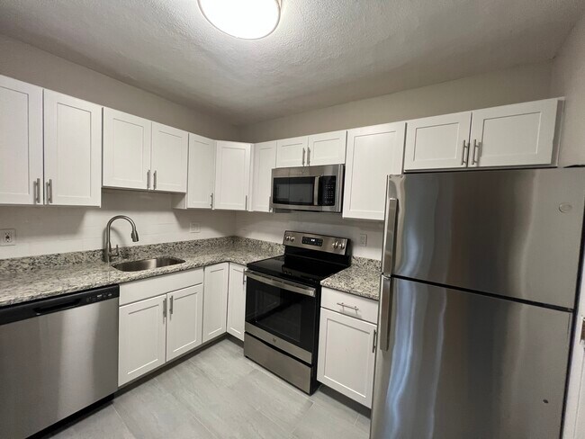 282 Grove St unit 3, Auburndale, MA 02466 - photo 2