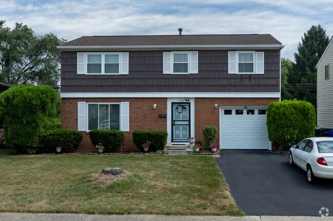 Bi-level architecture is popular in Marion Franklin.