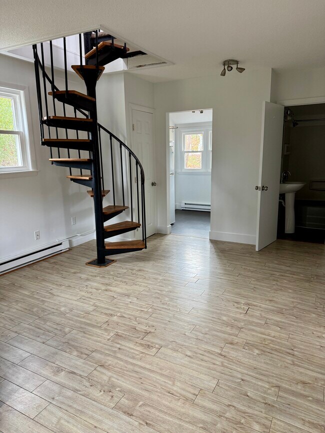 100 Main St unit Carriage House, Ivoryton, CT 06442 - photo 2