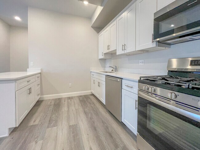 5 Fremont St unit 106, Winthrop, MA 02152 - photo 2