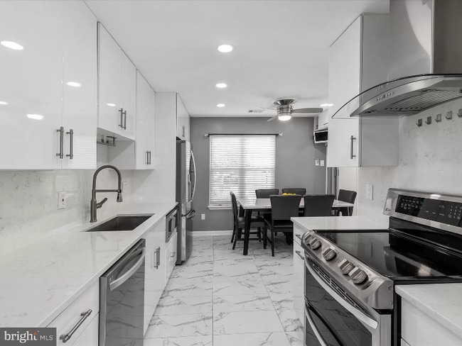 14707 Southwarke Place, Centreville, VA 20120 - photo 4