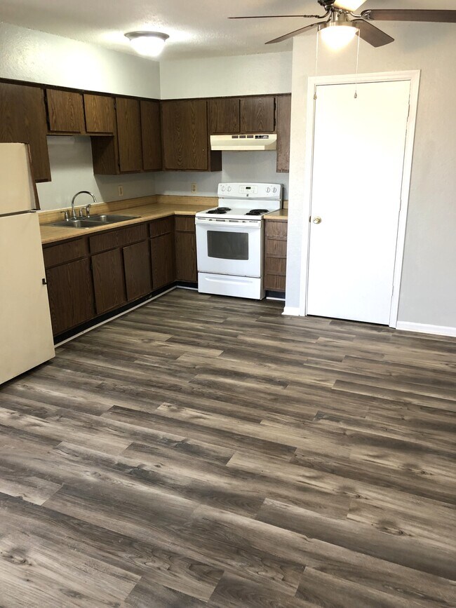 515 E 7th St, Maryville, MO 64468