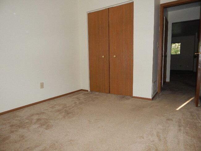 8600 14th St W unit A2, Rock Island, IL 61201 - photo 7