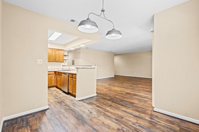 Dining Area & Kitchen