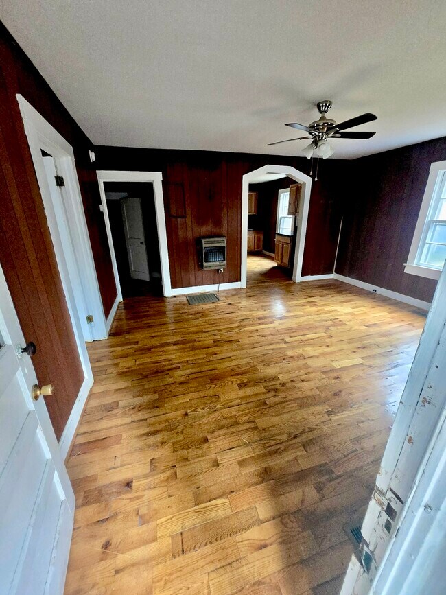 606 M St, North Wilkesboro, NC 28659 - photo 4