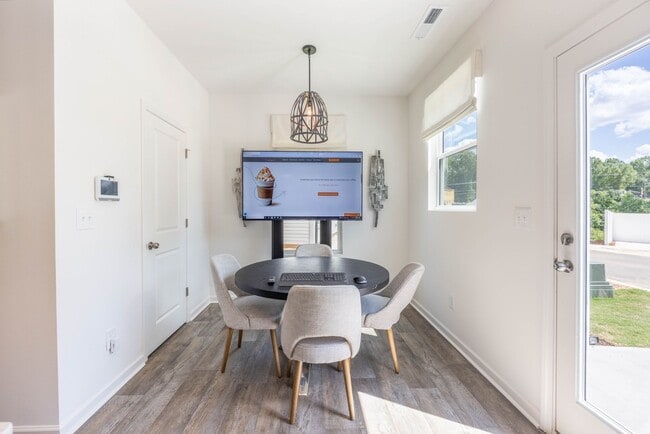 2007 Parkvale Place unit 36, Charlotte, NC 28208 - photo 6