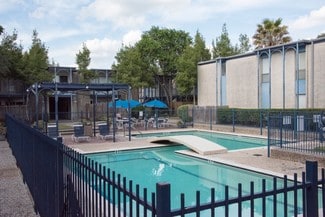 4301 Bissonnet St, Bellaire, TX 77401