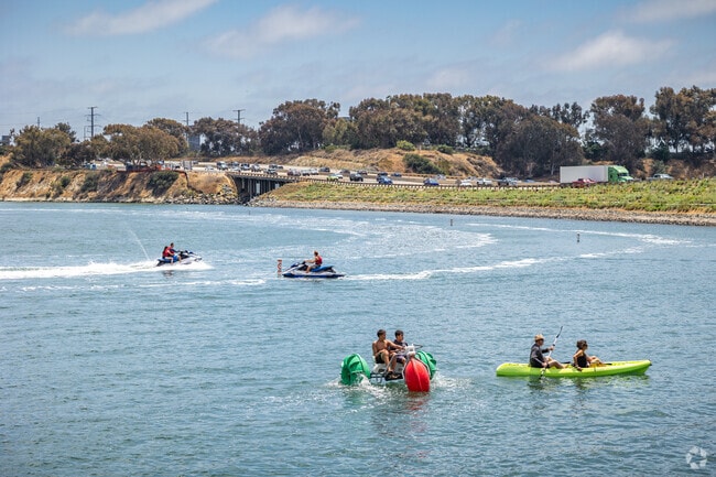 Spend the weekend jet skiing or paddling in the Hedionda Lagoon near Tamarack Point.