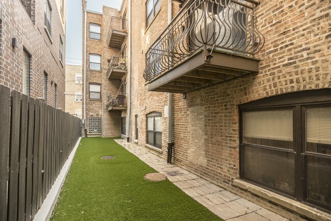 Lincoln Square Commons - 4759 N Maplewood Ave, Chicago, IL 60625 - photo 5