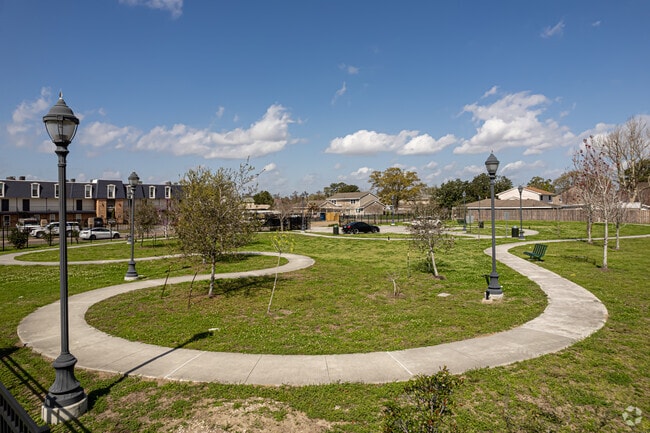 Bellemeade Walking Trail winds through Timberlane’s quiet residential neighborhood.