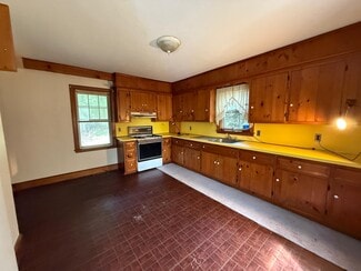 1143 Beacon St Unit 1, Newton, MA 02461