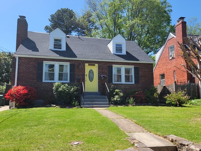 2758 W George Mason Rd unit 1, Falls Church, VA 22042 - photo 4