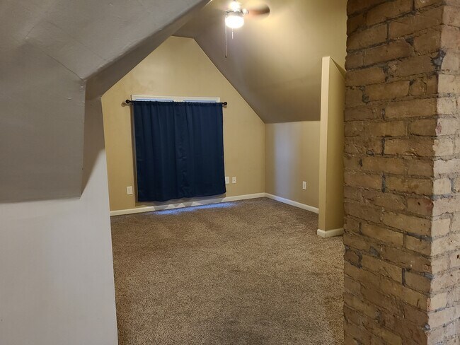 914 S Center St unit 3, Bloomington, IL 61701 - photo 6