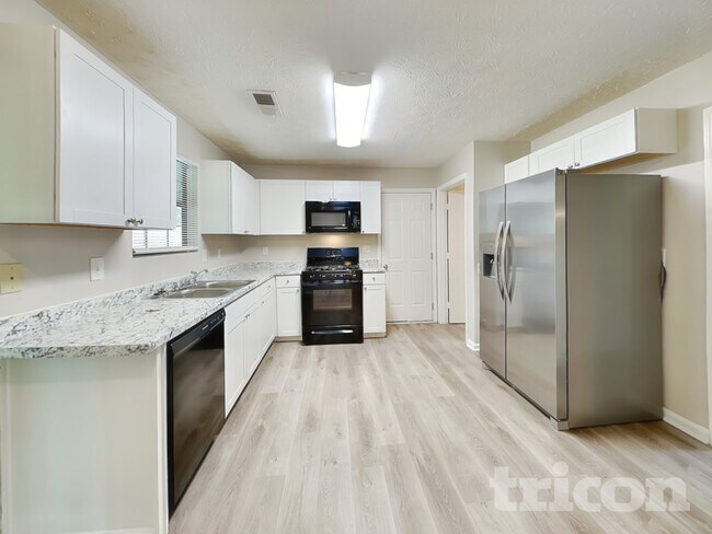 6169 Charring Cross Ct, Lithonia, GA 30058 - photo 5